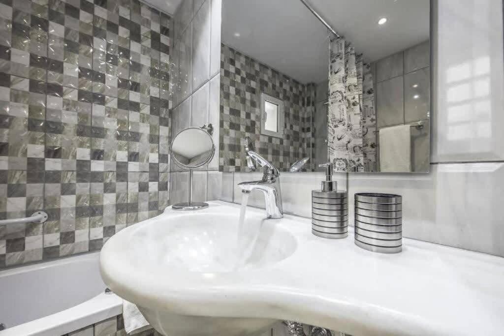 Villa Modern Fully-Equipped House, 5 Min Walk From Metro Athen Exterior foto